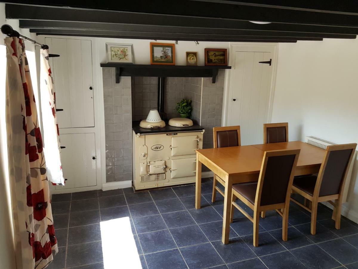 The Cottage Probus Bagian luar foto